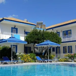 Aparthotel Blue White - Kefallonia Poolside Retreats, Spartià